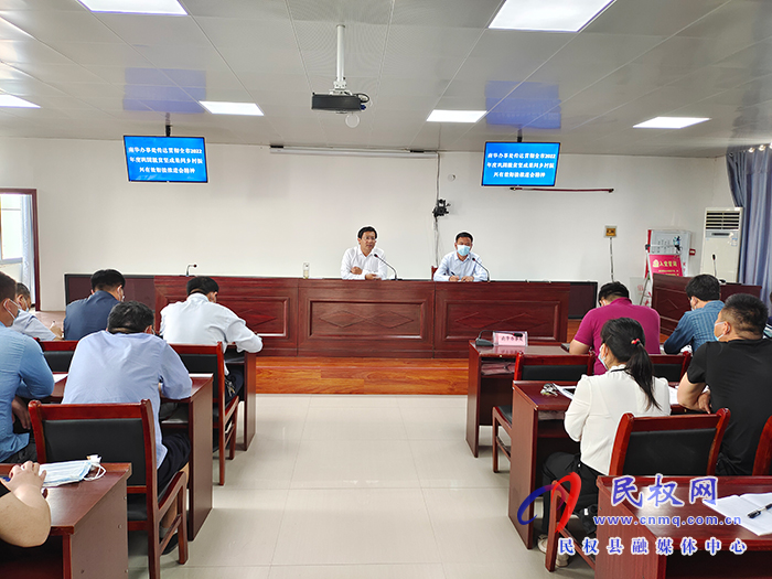 縣委常委、統(tǒng)戰(zhàn)部長、南華街道辦事處黨工委書記李君安排部署脫貧攻堅(jiān)、疫情防控等重點(diǎn)工作