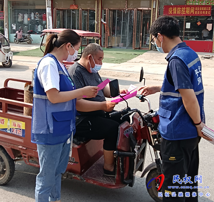 守護好群眾的錢袋子——民權縣褚廟鄉(xiāng)開展防養(yǎng)老詐騙宣傳活動 守護好群眾的錢袋子——民權縣褚廟鄉(xiāng)開展防養(yǎng)老詐騙宣傳活動