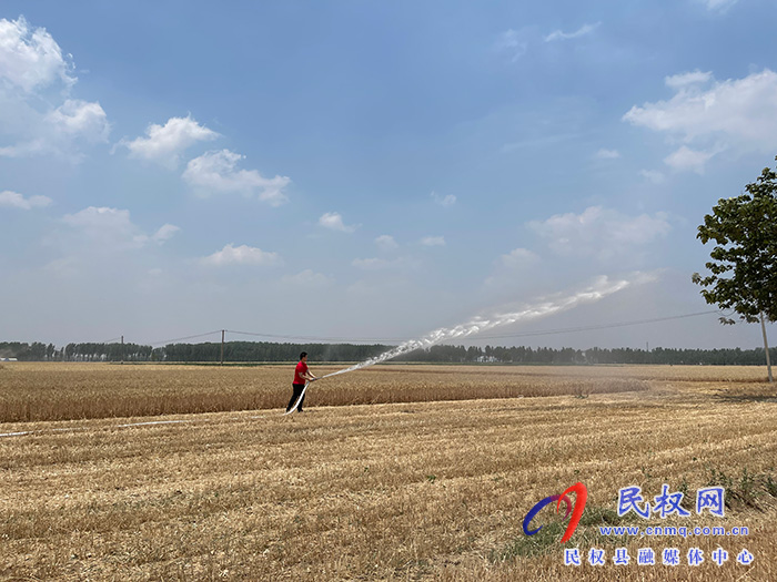 防患于未“燃”！——民權(quán)縣褚廟鄉(xiāng)開展防火應(yīng)急演練護(hù)航“三夏”安全生產(chǎn)