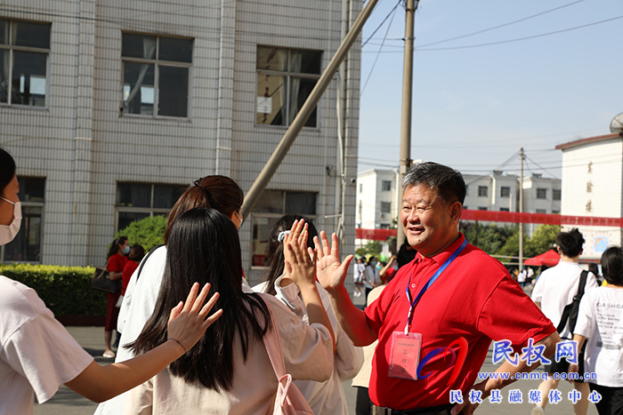 溫馨暖心的壯行儀式，震撼感動(dòng)了所有高三學(xué)子！
