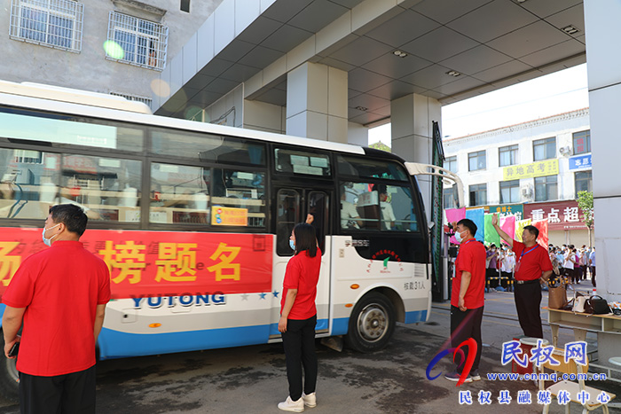 溫馨暖心的壯行儀式，震撼感動(dòng)了所有高三學(xué)子！
