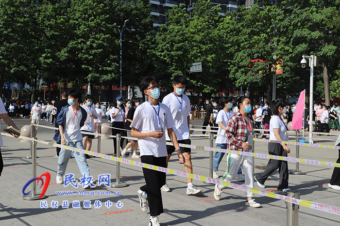 民權(quán)高考第一天：滿懷信心 奔赴考場