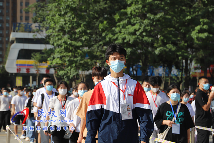 民權(quán)高考第一天：滿懷信心 奔赴考場