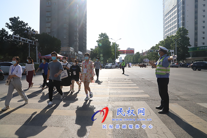 民權(quán)高考第一天：滿懷信心 奔赴考場