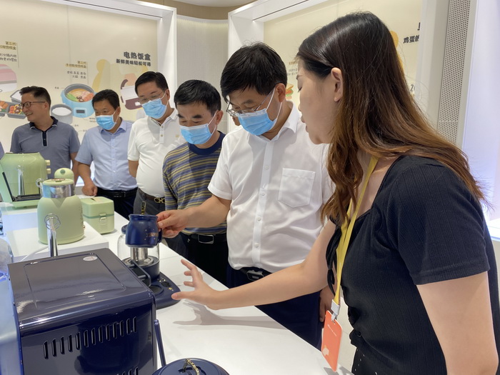 縣委書記張團結率隊在廣東開展招商活動