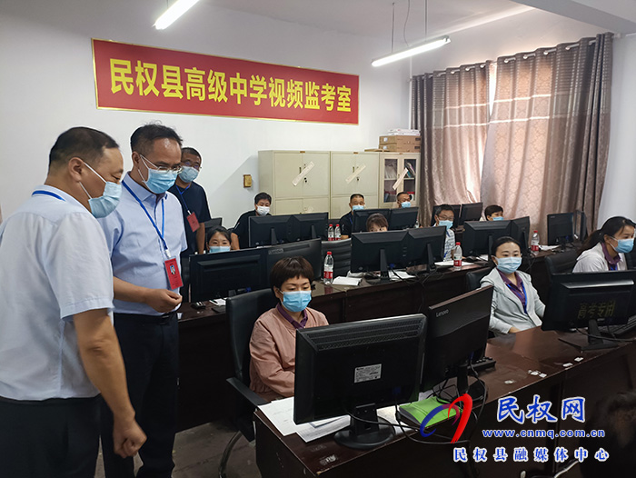 縣委常委、常務(wù)副縣長(zhǎng)王景義檢查高考工作