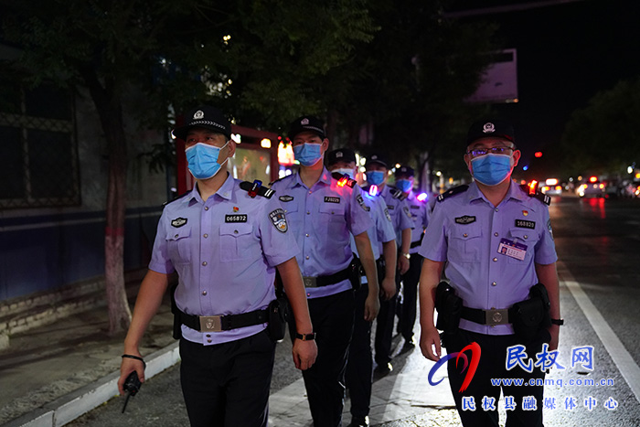 縣領(lǐng)導(dǎo)賈濤督導(dǎo)“消夏報(bào)警點(diǎn)”巡邏執(zhí)勤及社會(huì)面防控工作