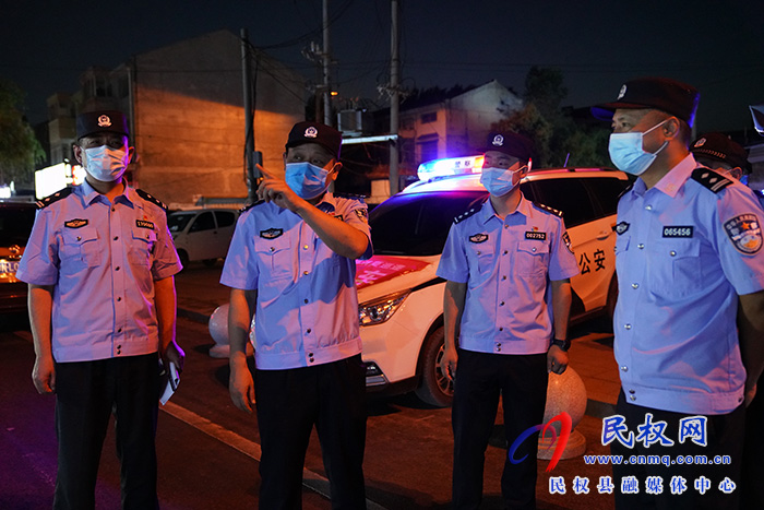 縣領(lǐng)導(dǎo)賈濤督導(dǎo)“消夏報(bào)警點(diǎn)”巡邏執(zhí)勤及社會(huì)面防控工作