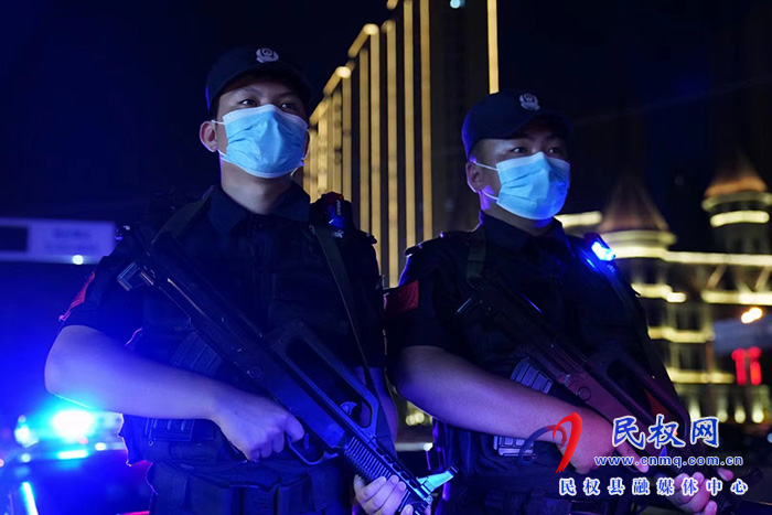 縣領(lǐng)導(dǎo)賈濤督導(dǎo)“消夏報(bào)警點(diǎn)”巡邏執(zhí)勤及社會(huì)面防控工作