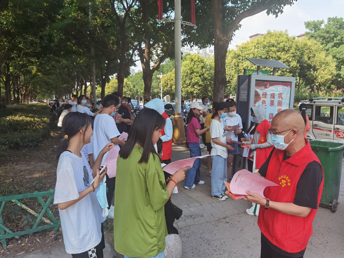 民權(quán)縣統(tǒng)戰(zhàn)系統(tǒng)開展“文明創(chuàng)城 黨員先行”志愿服務(wù)活動
