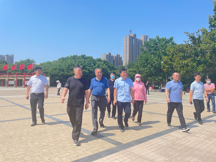 省檢組蒞民檢查園林綠化養(yǎng)護(hù)管理工作