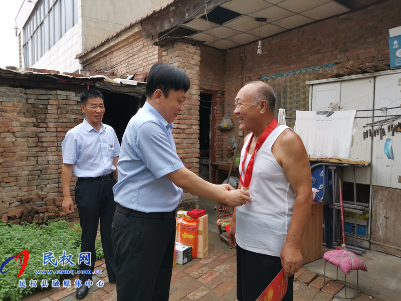 民權(quán)交通運(yùn)輸局開(kāi)展“送溫暖感黨恩”走訪慰問(wèn)活動(dòng)