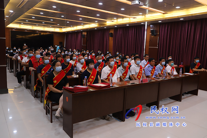 我縣召開榮獲2021年度省市級(jí)道德模范、鄉(xiāng)村光榮榜、身邊好人表彰會(huì)