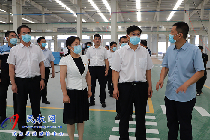 縣委書記張團(tuán)結(jié)調(diào)研“三個一批”項(xiàng)目建設(shè)情況