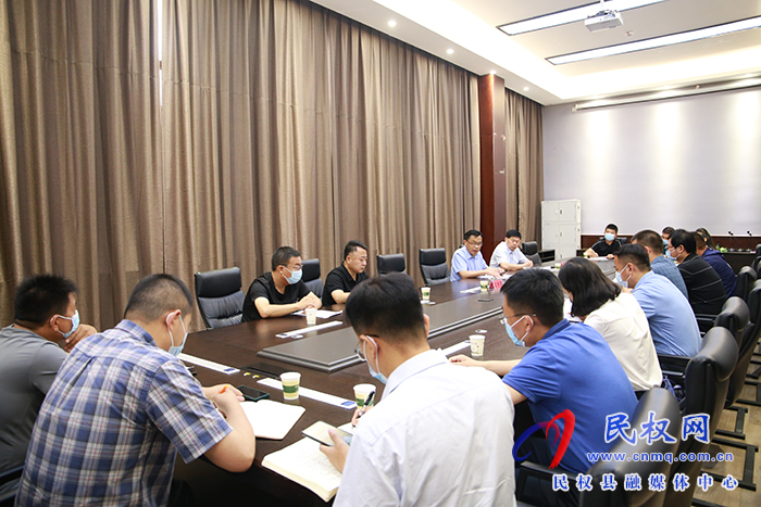 縣委常委、宣傳部長、副縣長畢道喜檢查指導(dǎo)“飛線”整治工作