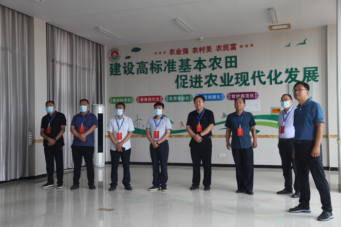 縣人大常委會調(diào)研高標(biāo)準(zhǔn)農(nóng)田項目建設(shè)完成情況