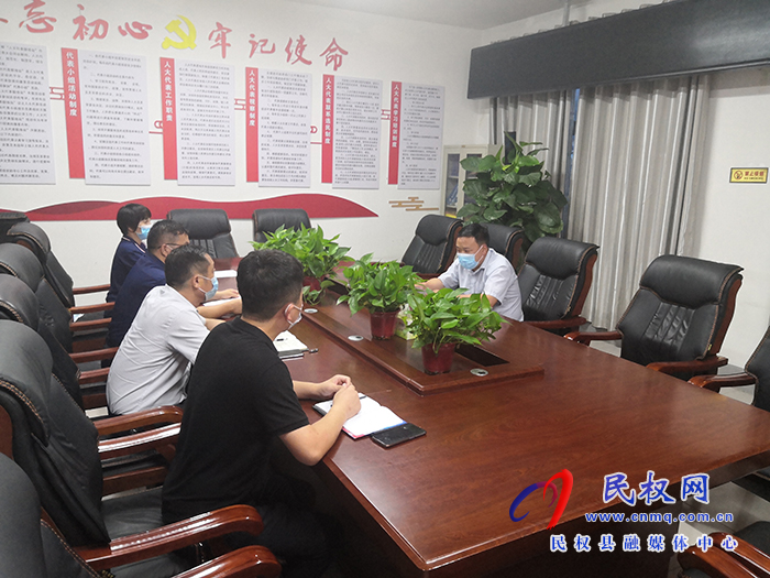 副縣長李衛(wèi)政到褚廟鄉(xiāng)督導(dǎo)疫情防控工作