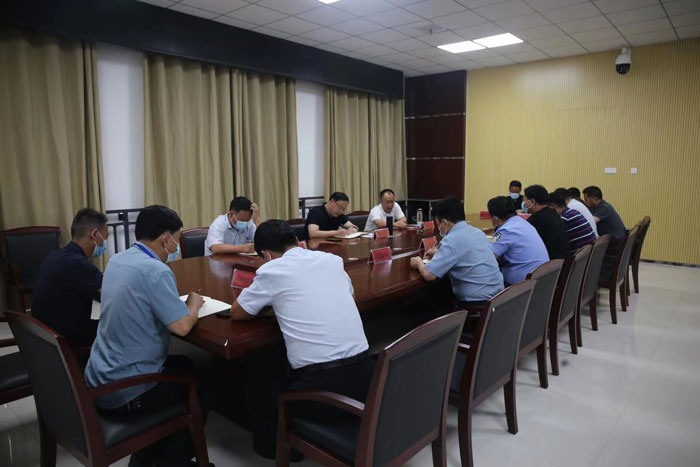 縣委副書記栗團結(jié)主持召開疫情防控社會面管控研判會議