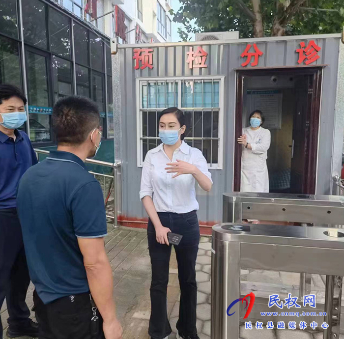 副縣長朱琳會同市人民醫(yī)院專家組深入隔離點、醫(yī)療單位指導(dǎo)工作