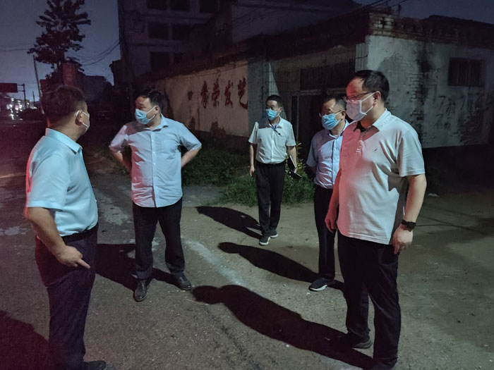 縣領(lǐng)導(dǎo)栗團(tuán)結(jié)、周明河、李衛(wèi)政帶隊(duì)督導(dǎo)社會(huì)管控工作