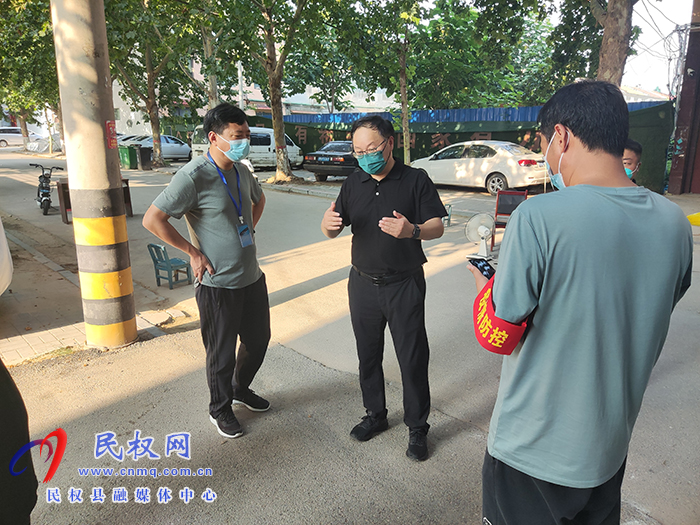 縣領(lǐng)導(dǎo)栗團結(jié)到綠洲街道督導(dǎo)全民核酸檢測工作