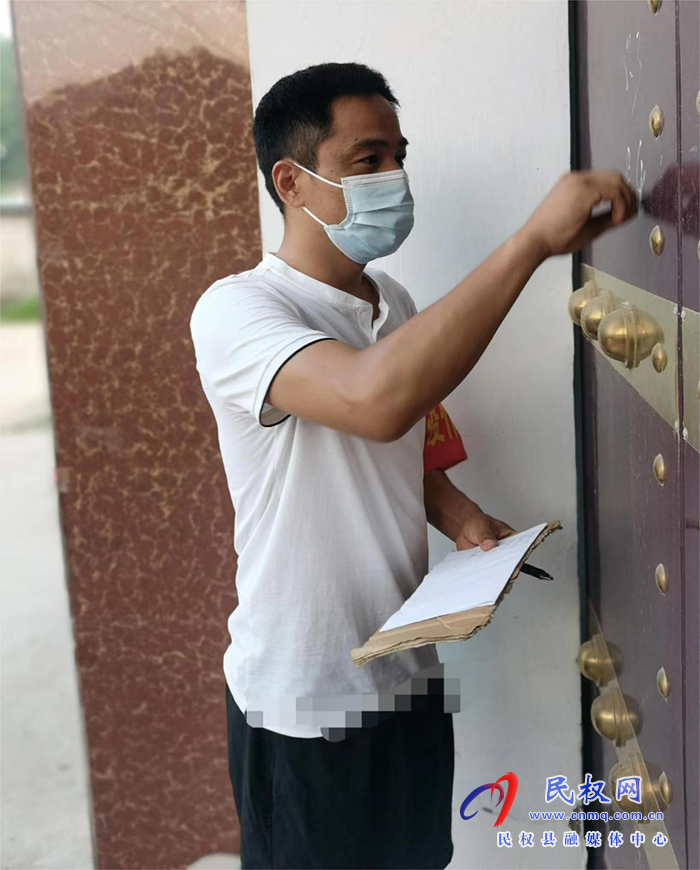 人和鎮(zhèn)教師志愿者堅守社區(qū)（村委）抗疫一線  立德樹人從自身做起本輪疫情以來，經(jīng)過廣大醫(yī)護人員、社區(qū)工作者和