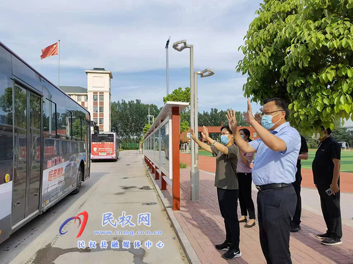 我縣歡送援民醫(yī)務(wù)人員：風(fēng)雨同舟、感謝有您