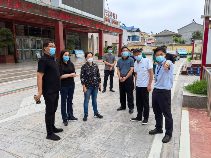 縣委副書記、縣長王靜嫻督導(dǎo)防院感和醫(yī)療救治工作
