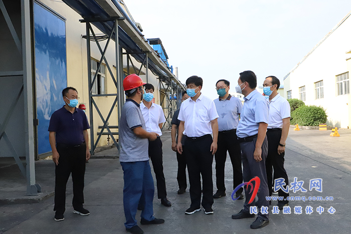 縣委書記張團結查看無疫小區(qū)和企業(yè)復工復產(chǎn)情況