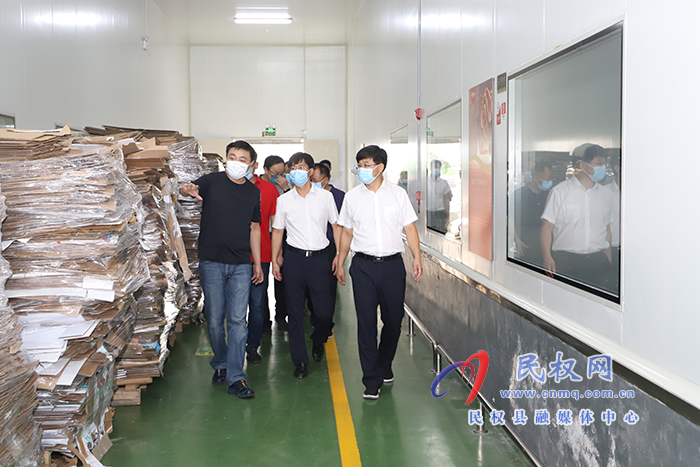 縣委書記張團結查看無疫小區(qū)和企業(yè)復工復產(chǎn)情況