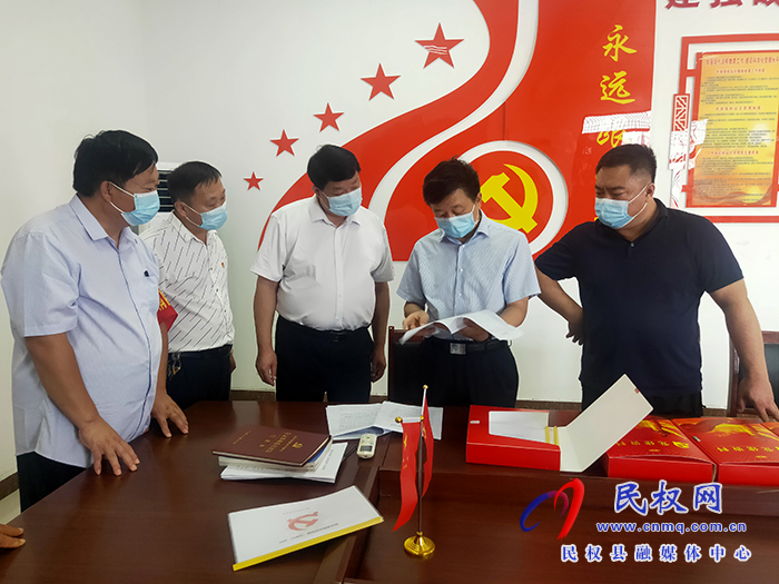 縣委常委、政法委書記陳鴻志到程莊鎮(zhèn)督導(dǎo)“五星”支部創(chuàng)建工作