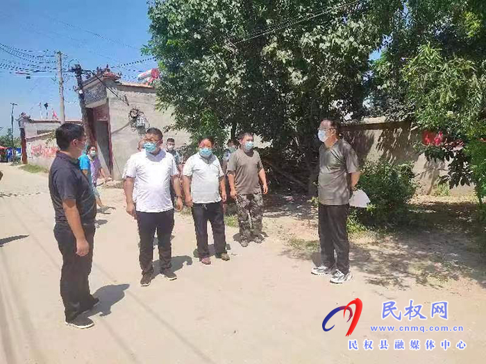 縣領(lǐng)導(dǎo)李國棟到雙塔鎮(zhèn)督導(dǎo)軟弱渙散黨組織整頓工作