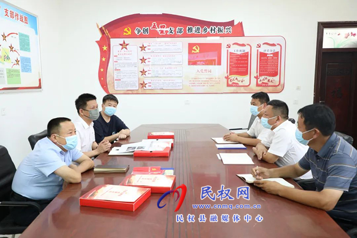 縣委常委、縣紀(jì)委書記、縣監(jiān)委主任冉燃到人和鎮(zhèn)西屯村調(diào)研督導(dǎo)“五星”支部創(chuàng)建工作