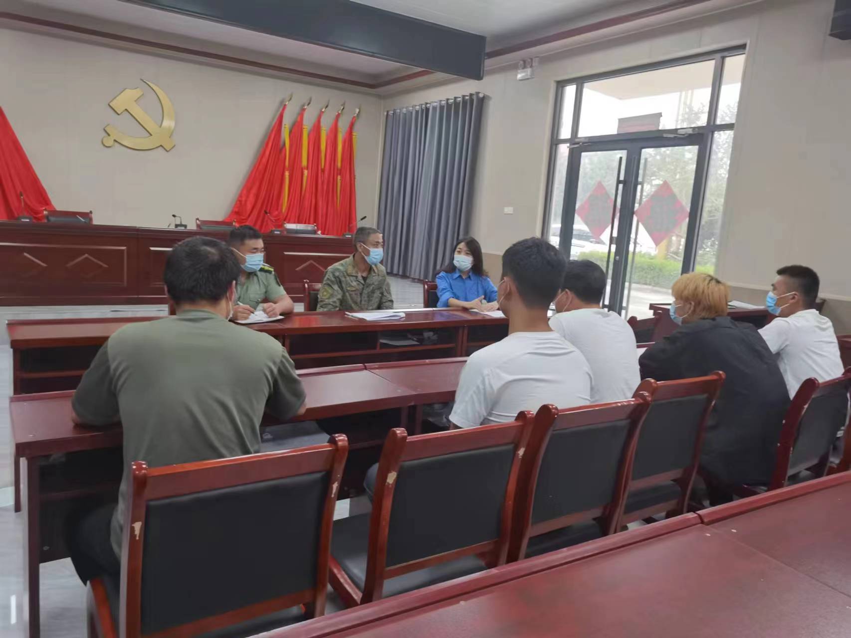 縣委常委、武裝部長(zhǎng)熊四香到雙塔鎮(zhèn)調(diào)研大學(xué)生征兵報(bào)名情況