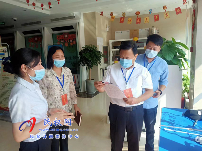縣人大常委會(huì)開展疫情防控佩戴口罩和使用場(chǎng)所碼落實(shí)情況督促檢查