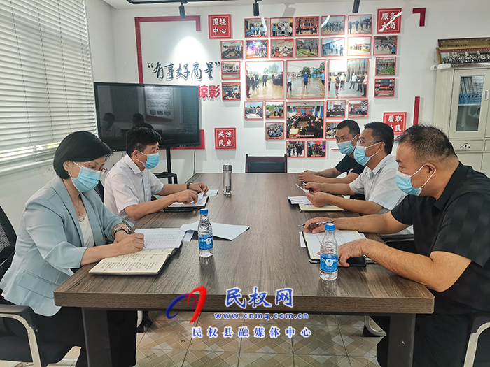 縣委常委、政法委書記陳鴻志到龍?zhí)伶?zhèn)召開信訪維穩(wěn)工作座談會