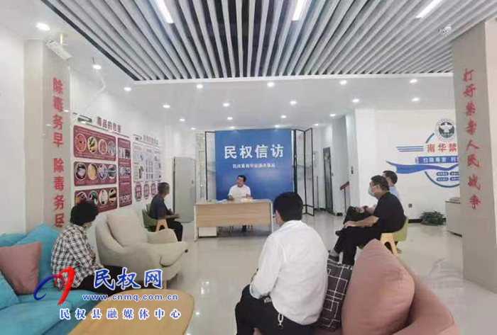 縣領(lǐng)導(dǎo)李君接訪“面對面”傾聽民意