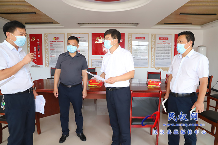 縣委書記張團(tuán)結(jié)調(diào)研鞏固拓展脫貧攻堅成果同鄉(xiāng)村振興有效銜接工作