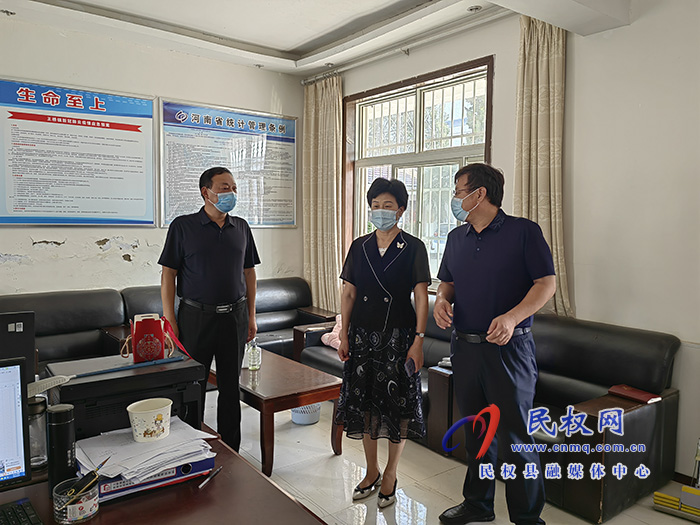 縣人大常委會(huì)主任周燕督導(dǎo)疫情防控工作