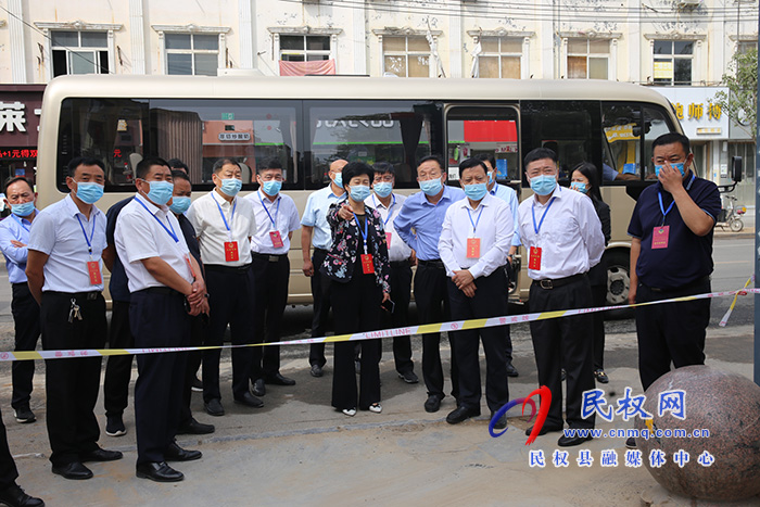 人大代表、政協(xié)委員視察“全國文明城市”創(chuàng)建工作