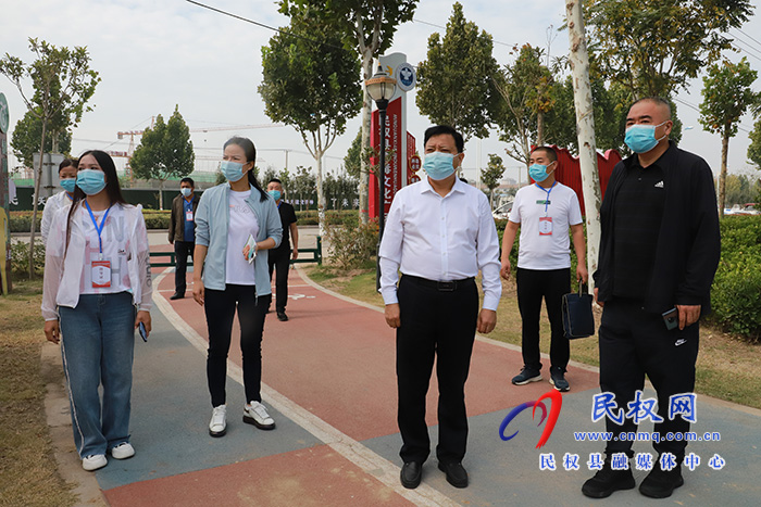 縣人大常委會黨組副書記石克林督導全國文明城市創(chuàng)建工作