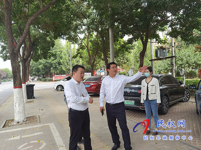 縣領導李君督導全國文明城市創(chuàng)建和常態(tài)化疫情防控工作