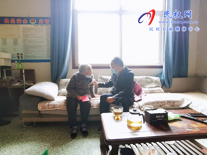 縣政協(xié)主席周明河九九重陽節(jié)慰問百歲老人