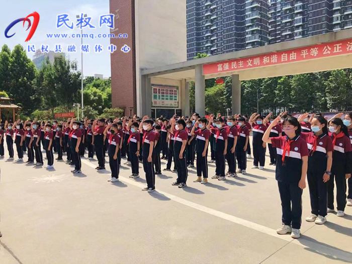 縣團委國慶節(jié)期間組織開展系列群眾性愛國主義教育活動