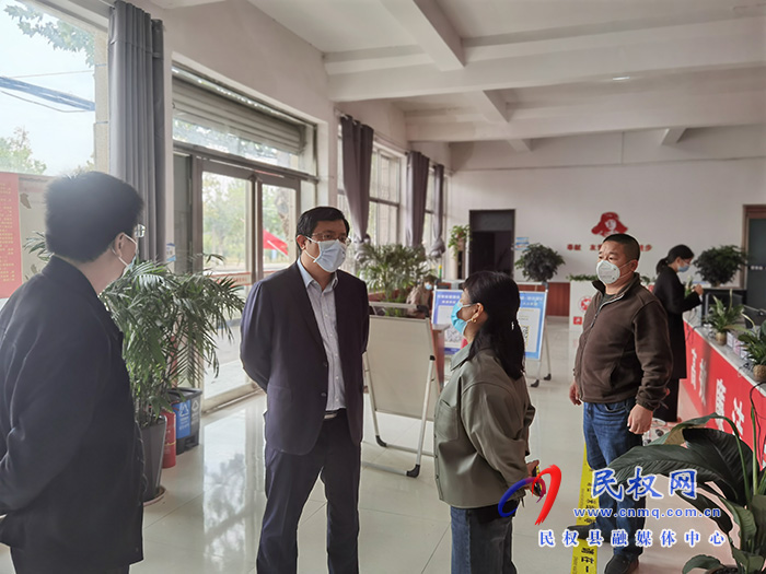 縣領導李君督導全國文明城市創(chuàng)建、信訪維穩(wěn)和常態(tài)化疫情防控工作