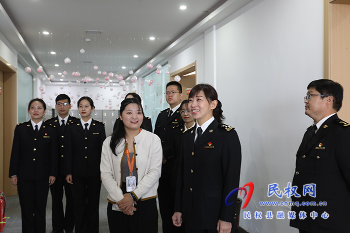 海關(guān)總署駐民權(quán)幫扶工作組熱議黨的二十大報告