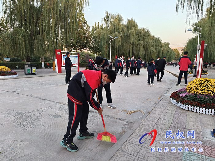 校園遍開文明花 ————民權(quán)縣實驗中學開展文明教育活動側(cè)記