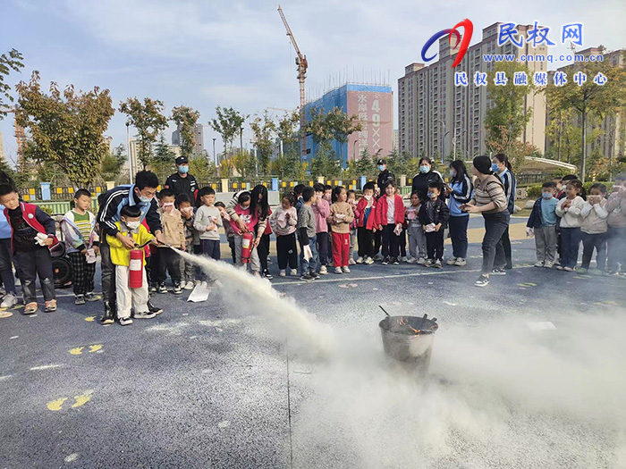 民權(quán)縣幼兒園多舉措開展消防安全主題教育暨疏散演練活動