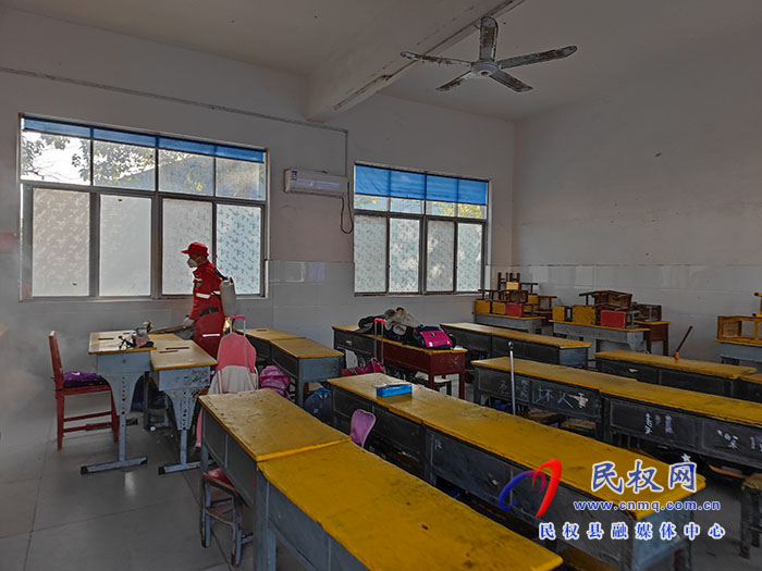 消殺全覆蓋 筑牢安全線 程莊鎮(zhèn)斑馬救援隊(duì)在轄區(qū)內(nèi)全面消殺