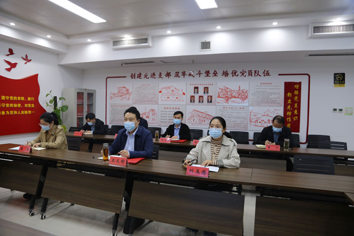 我縣組織收聽收看商丘市村（社區(qū)）“兩委”干部 駐村第一書記三年培訓(xùn)行動開班儀式